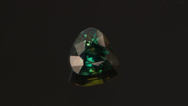 Natural, pear-shaped Sapphire