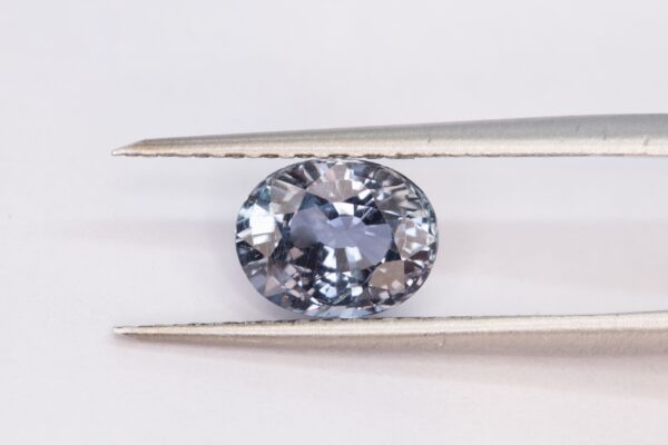Natural, purple-blue Sapphire. Ideal for a stone engagement ring.