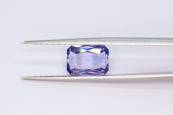 Looduslik, lillakassinine tansaniit. Kivi kaal 2,85ct.