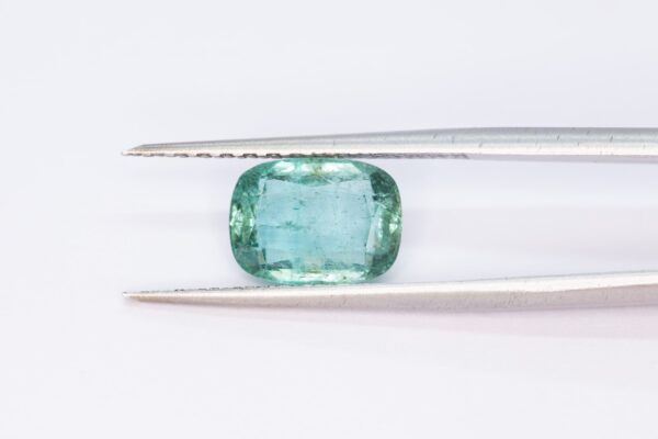 Natural Emerald weighing 2,49ct