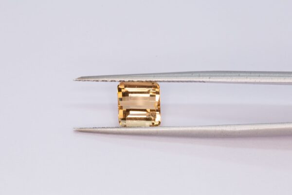 Natural, 1,98ct Imperial Topaz for jewellery