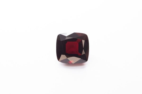 Natural, dark red Spinel weighing 5,15ct