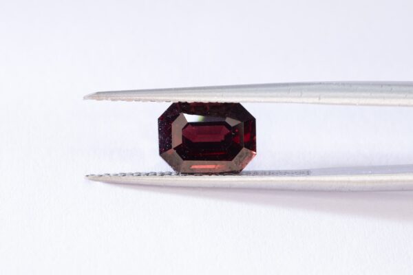 Looduslik, tumepunane spinell. 2,24ct